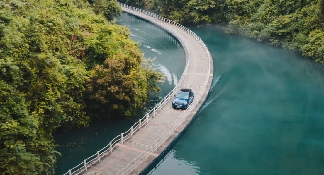 Enshi > 【Shiziguan Scenic Area】(including tickets and scenic shuttle) Experience 'driving on emerald waves' > 【Yaotianyan】Karst Tiankeng (including electric cart and vertical elevator) > Xianshan Gongshui Scenic Area, Romantic Xuanen Nightless City:Shiziguan Scenic Area