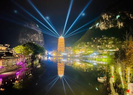 Baise > Guizhou "Xingyi" > Boat Tour of [Wanfeng Lake] (includes admission + boat) > Experience the Karst Scenery of Southwest Guizhou [Fenglin Buyi Scenic Area] (includes admission + electric cart) > Xingyi：Fenglin Buyi Scenic Area