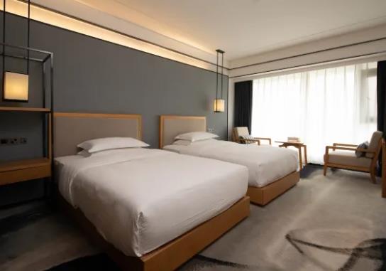 Yunnan "Xundian" > Qujing > The Fantastical Sand Painting World Created by Nature 【Luliang Colorful Sand Forest】 (Including Transfer Vehicle) > Mile > The Landmark Building of Honghe Water Town 【King Qian's Gate】：Mile 【Yuexinyuan Hot Spring Resort Hotel】 - Guest Room