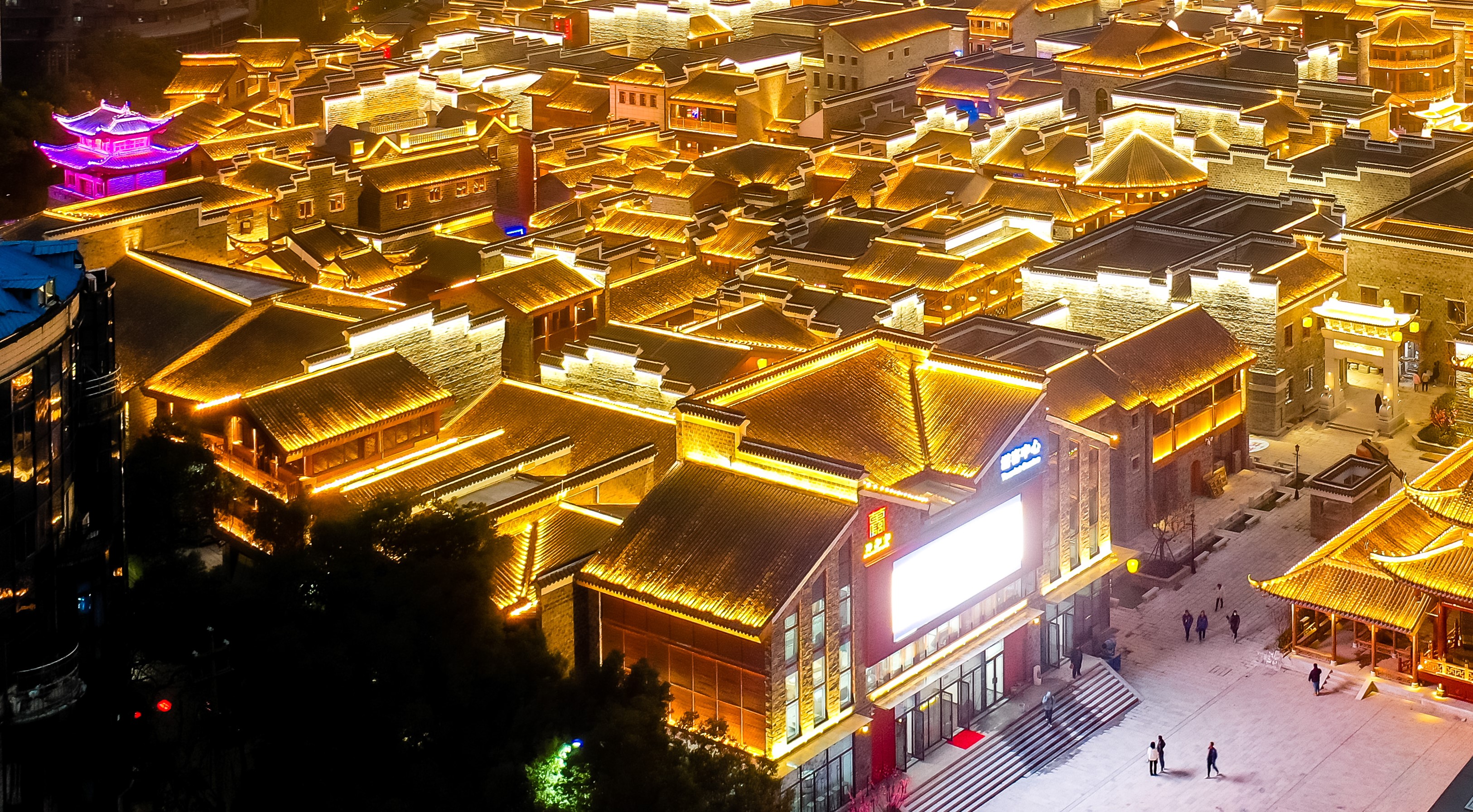 婺源 > 婺源·石城(包門票,觀徽派古村紅楓) >景德鎮 > 雕塑瓷廠集市街 > 鄱陽湖候鳥小鎮 (賞鄱陽湖候鳥) > 南昌 > 萬壽宮歷史文化街區:萬壽宮歷史文化街區