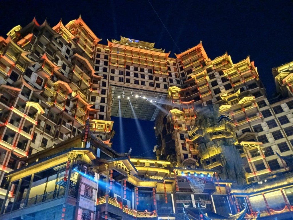 西九龍高鐵站 > (*乘高鐵) 張家界西站 > 穿越千年的奇幻 秘境【奇幻大庸城】> 網紅打卡地、土家族『布達拉宮』 七十二奇樓景區:七十二奇樓