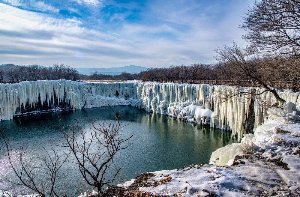Dunhua > [Jingpo Lake Scenic Area] (ticket + scenic area transport included) Watch winter fishing on the lake, Diaoshuilou Waterfall > Mudanjiang > Dongyi Pedestrian Street：Jingpo Lake Scenic Area
