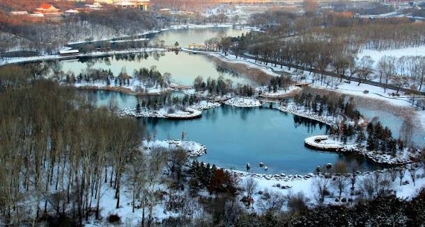 Changchun > Jingyuetan National Forest Park (includes admission + park transport) > Zheyoushan Cultural Tourism Town > Changchun ✈ Hong Kong:Jingyuetan National Forest Park