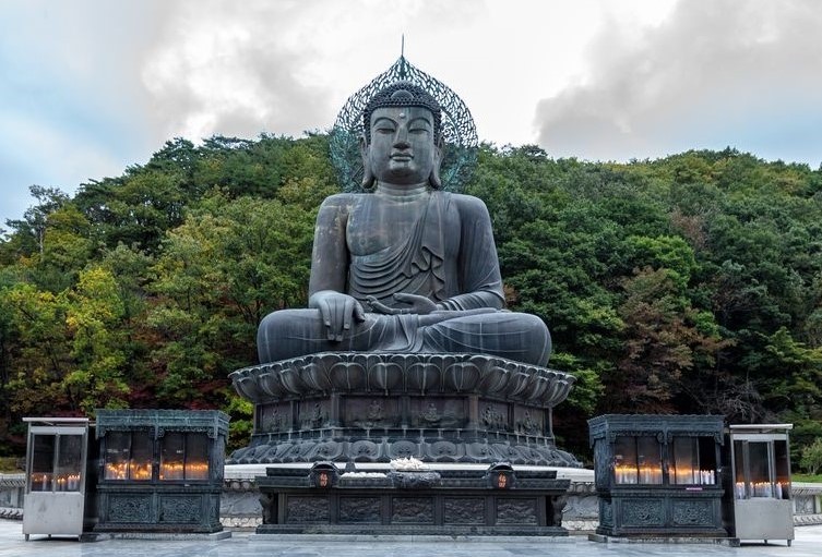 Sokcho > Seoraksan National Park, Kwon Geum-seong (round-trip cable car ride included), Sinheung Temple > Sokcho Abba Village > Sokcho Beach