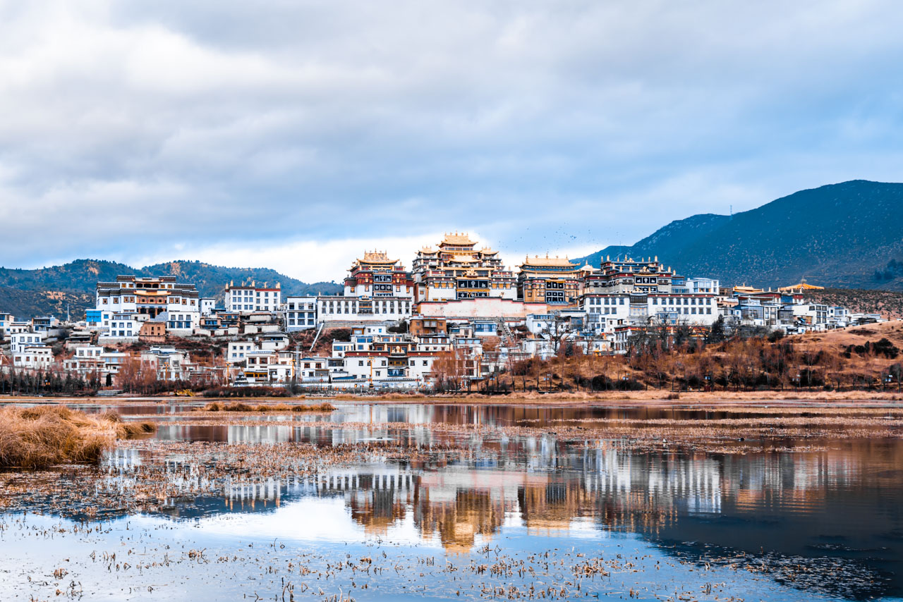 香格里拉 > 地標建築、時輪金剛壇城 > 納帕海自然保護區 > 麗江 > 麗江古城、四方街