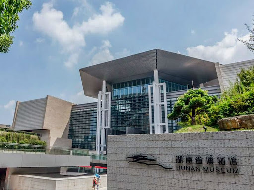 Changsha > 【Hunan Provincial Museum】 China's largest national-level art museum, learn about the Mawangdui Han Tomb exhibition > 【Huangxing Road Pedestrian Street】 Experience the urban vibe of the internet-famous city Changsha > Changsha South Station (take high-speed rail) > Hong Kong West Kowloon:Hunan Provincial Museum
